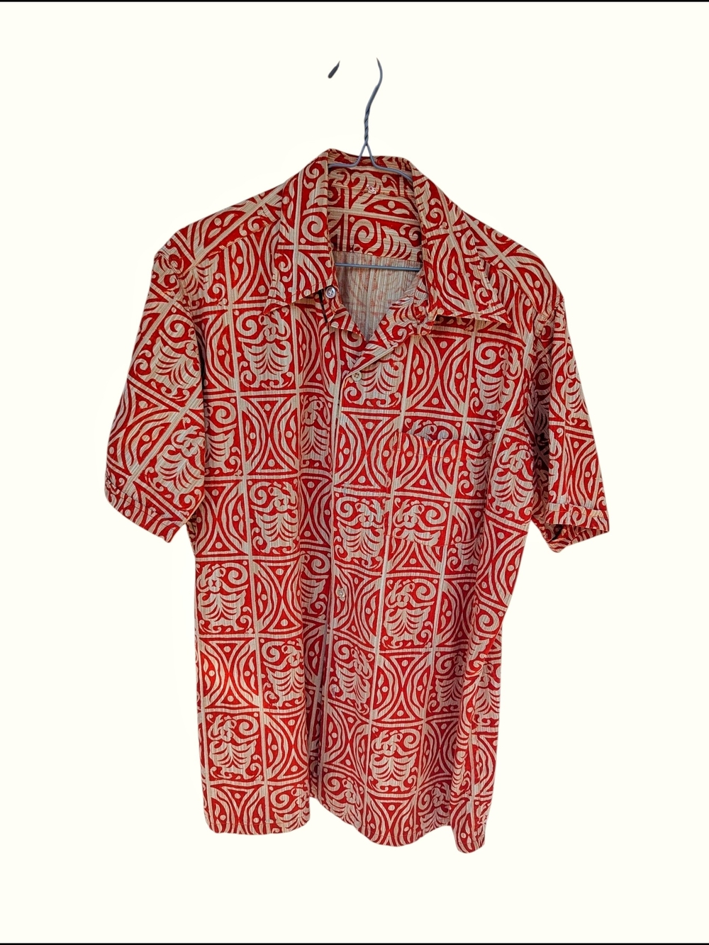 Men's Red Patterned Short-Sleeve Button-Down Shirt